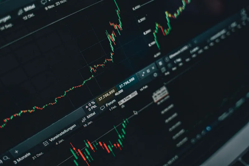 Correlated Collapse: How Synchronized Trading Algorithms Amplify Market Instability Through Constructive Interference